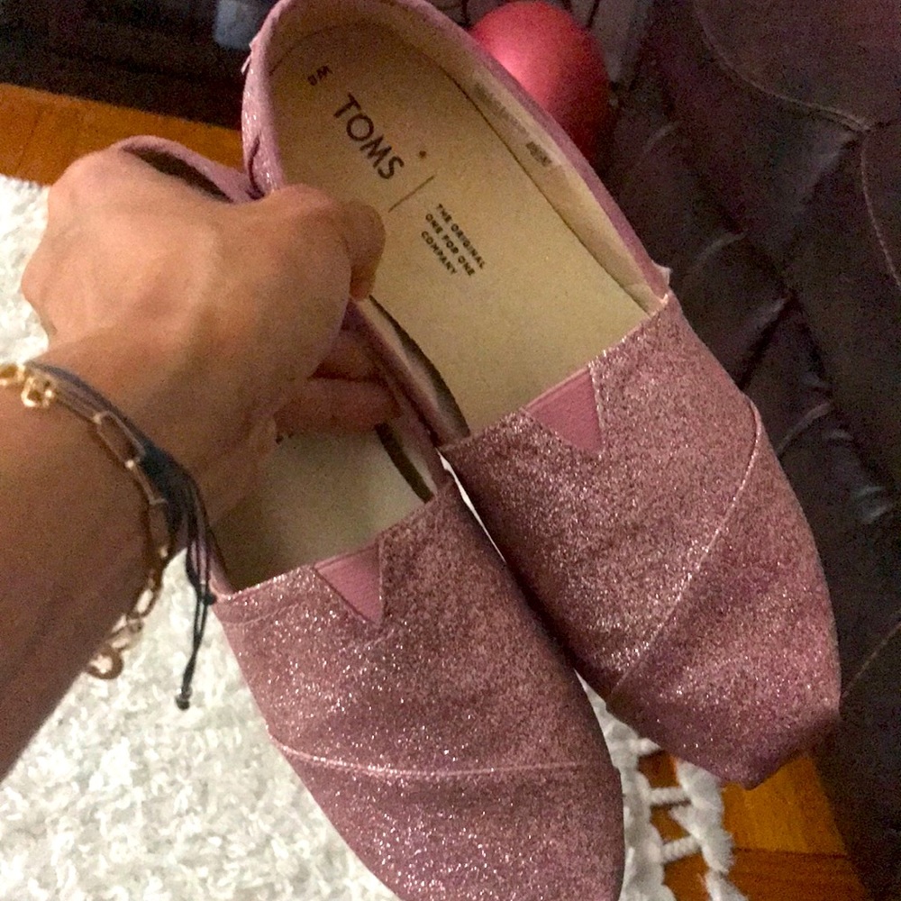 Toms rose sparkling